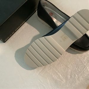 New - Navy loafer w silver metal Marc Joseph ID band across toe EU 37 US 6.5